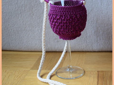 Wilma - gehäkelter Weinglashalter