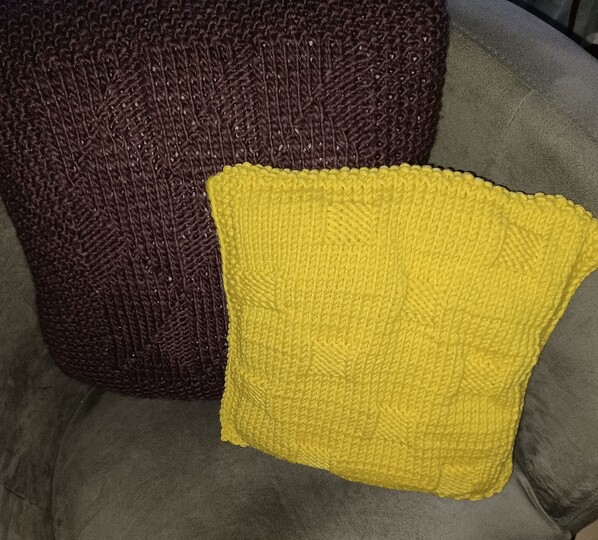 Strickanleitung Kissenhülle "plastische Kreise "