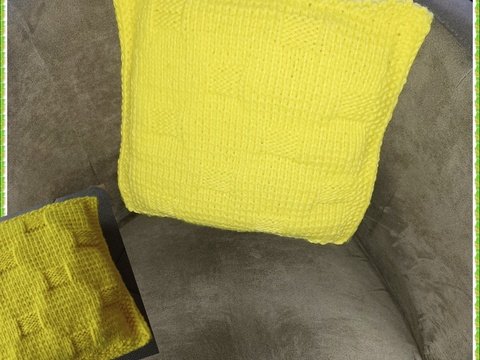 Strickanleitung Kissenhülle "plastische Kreise "