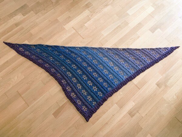 Crochet Pattern Triangular Scarf "Helike"
