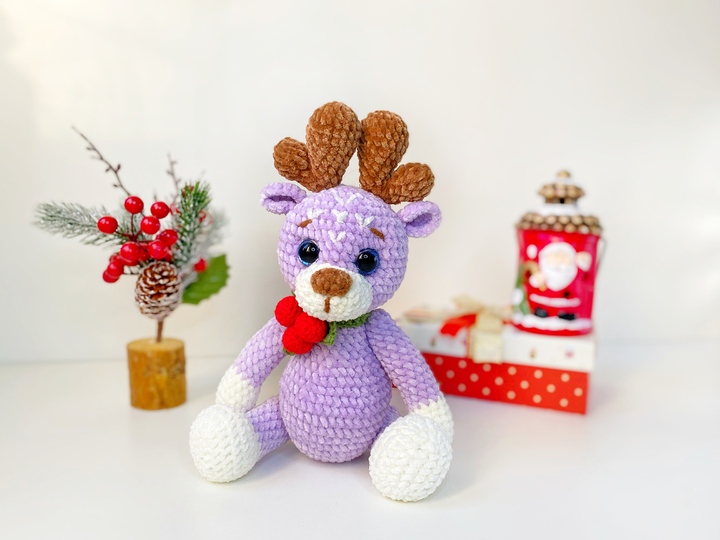 Crochet Pattern Christmas deer. Amigurumi Santa reindeer.