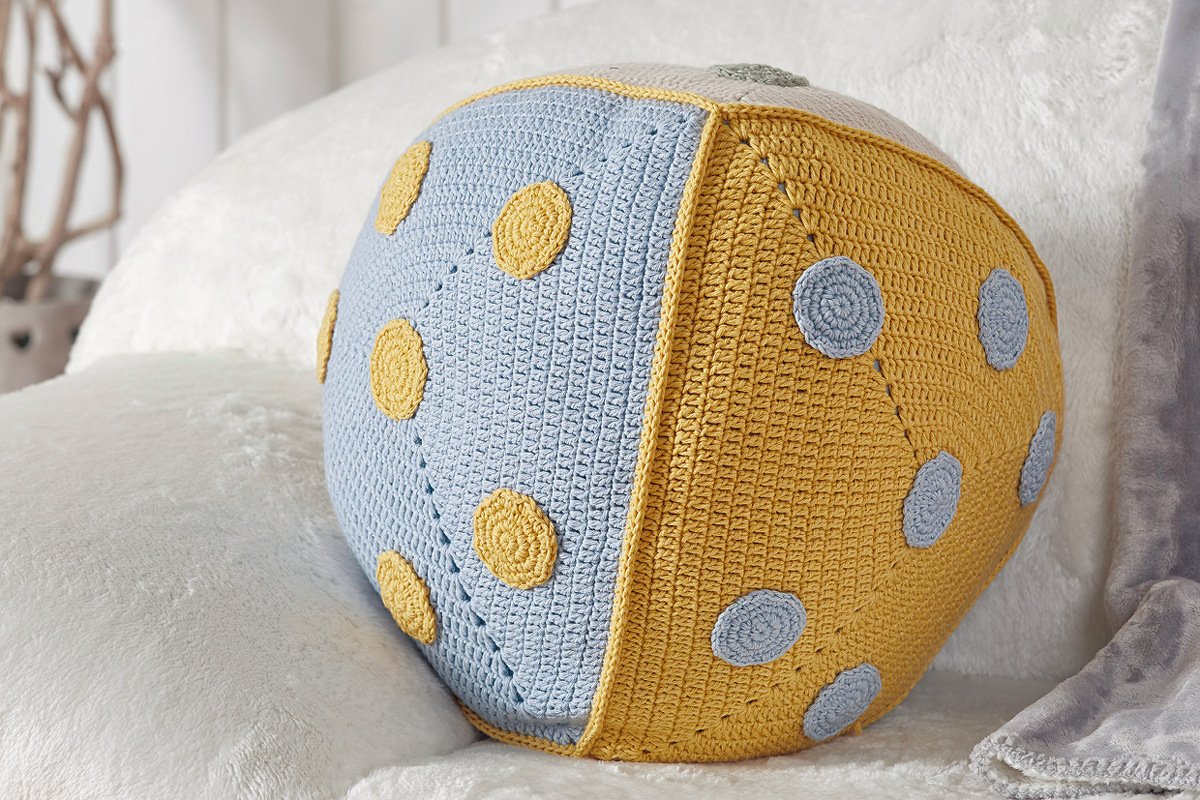 Häkelanleitung: Gehäkeltes Kissen aus vier Dreiecken - Bild 3