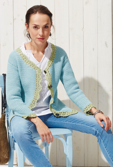Häkelanleitung: In festen Maschen gehäkelte Jacke mit Spitzenbordüre