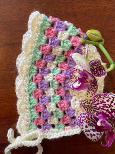Crochet granny stripes baby bonnet