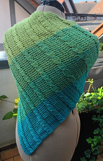 Häkelanleitung für das asymmetrisches Dreieckstuch "Holiday"