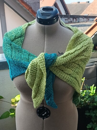 Häkelanleitung für das asymmetrisches Dreieckstuch "Holiday"