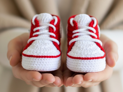 Häkelanleitung Babyschuhe – Knöchelturnschuhe in 4 Größen (PDF)