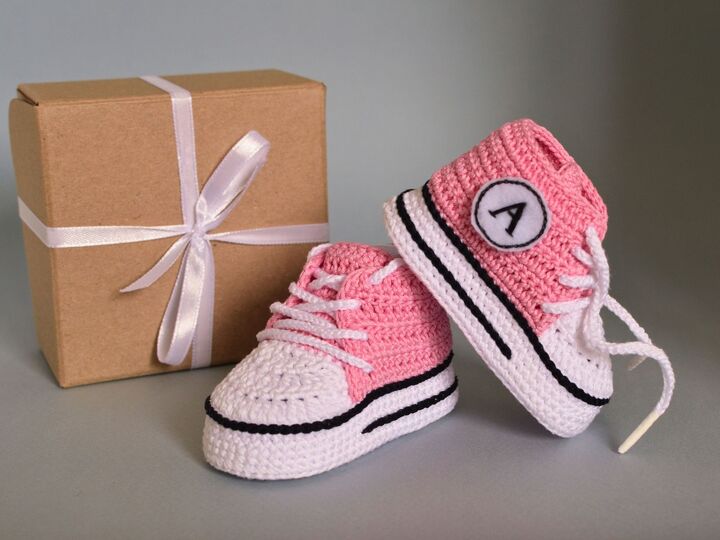 Crochet pattern baby booties, high top baby sneakers 4 sizes, newborn gift