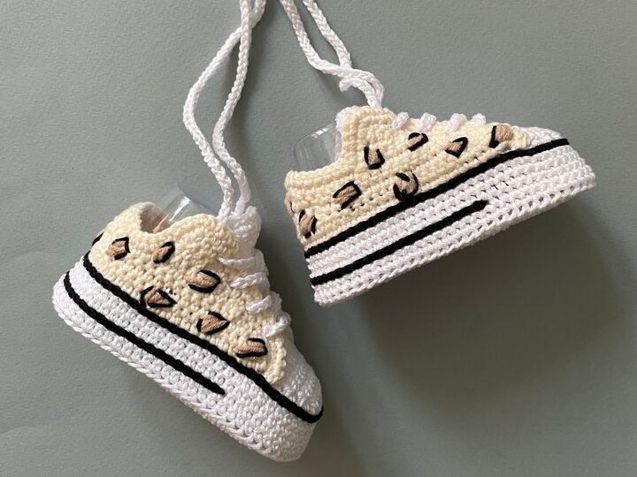 Häkelanleitung Turnschuhe mit Leopardenmuster für Babyschuhe 4 Größen