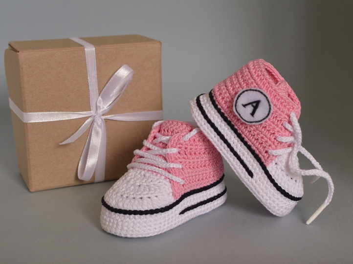 Crochet baby shoes pattern 0-3 months high top baby sneakers with stars b12