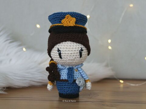 Häkelanleitung Polizistin Jill