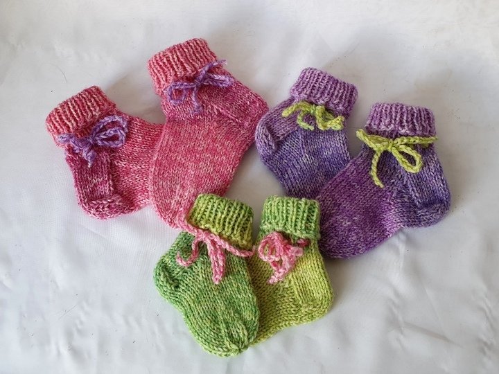 Strickanleitung Baby-Socken in 3 Größen aus 6-fach-Sockenwolle   #301