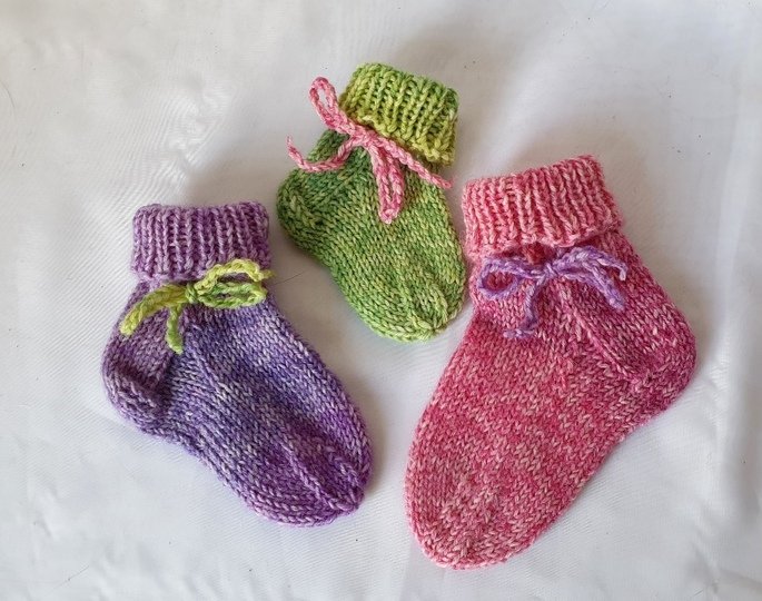 Strickanleitung Baby-Socken in 3 Größen aus 6-fach-Sockenwolle   #301