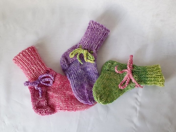 Strickanleitung Baby-Socken in 3 Größen aus 6-fach-Sockenwolle   #301