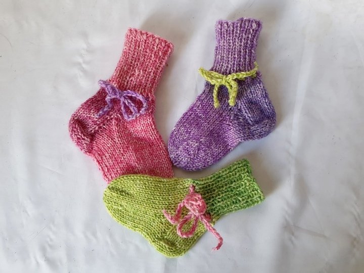 Strickanleitung Baby-Socken in 3 Größen aus 6-fach-Sockenwolle   #301
