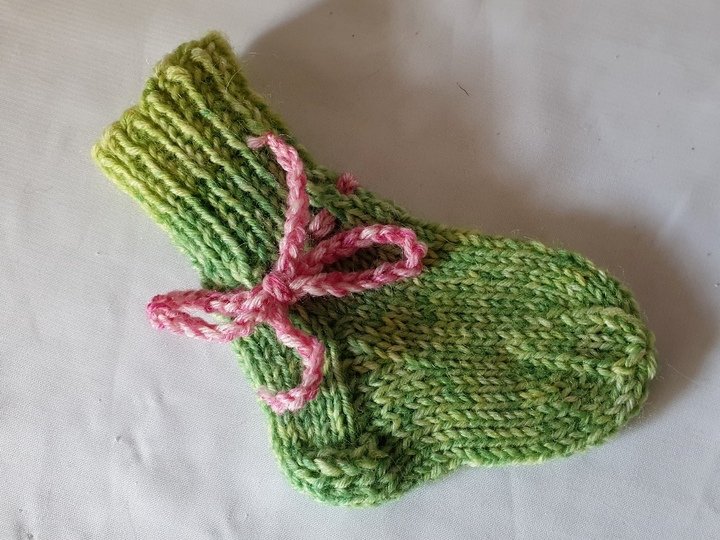 Strickanleitung Baby-Socken in 3 Größen aus 6-fach-Sockenwolle   #301