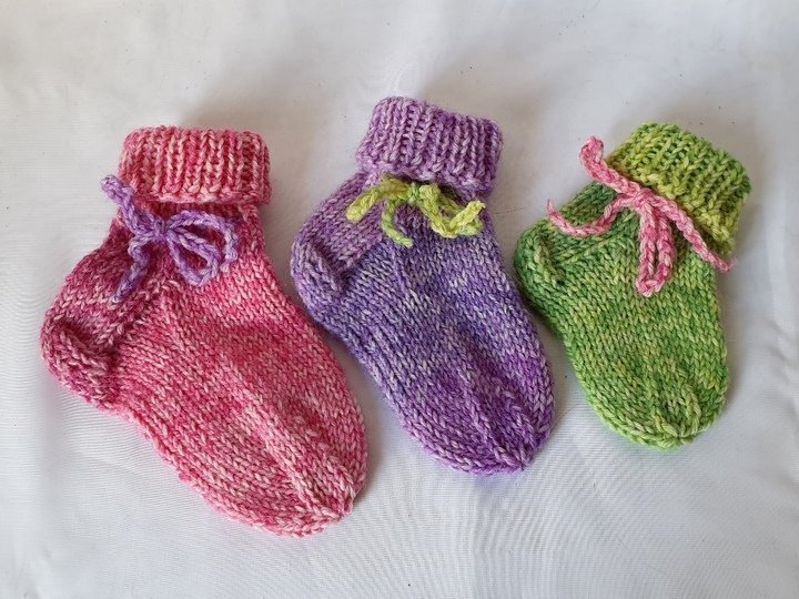 Strickanleitung Baby-Socken in 3 Größen aus 6-fach-Sockenwolle   #301