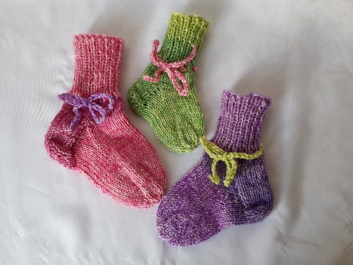 Strickanleitung Baby-Socken in 3 Größen aus 6-fach-Sockenwolle   #301