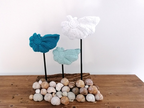 Deko-Muscheln häkeln – 15 bis 25 cm für den Strandlook (DE & EN)