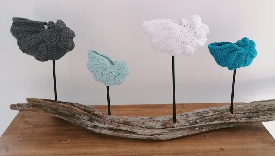 Crochet Decorative Shells – 15 to 25 cm for a Beach Look (EN & DE)