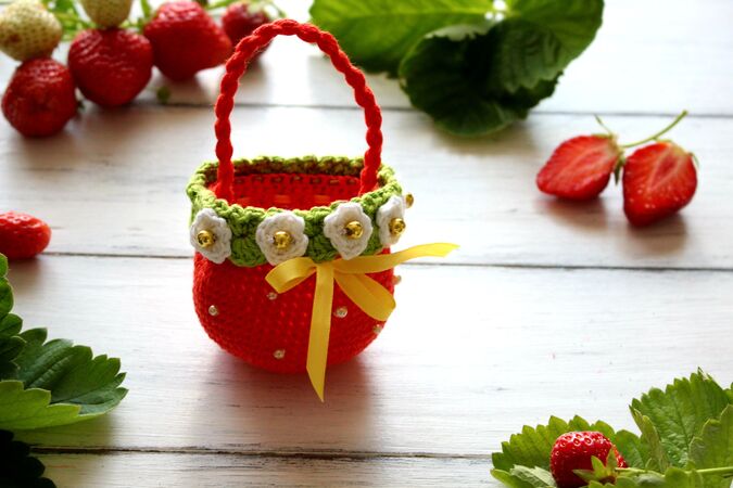Dolls Strawberry Bag Crochet Pattern