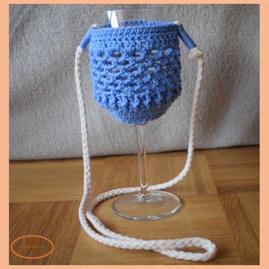 Winnie - gehäkelter Weinglashalter