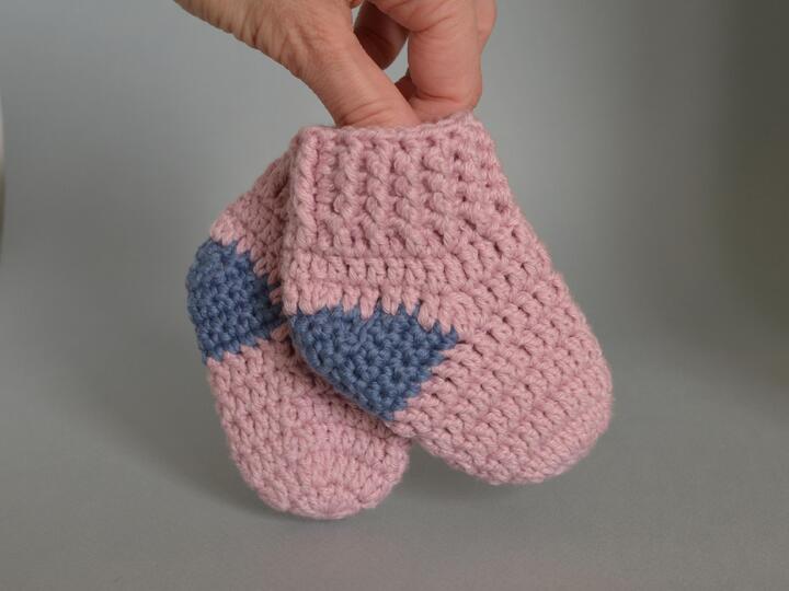 Cute socks for baby 0-3 months, crochet pattern for beginners