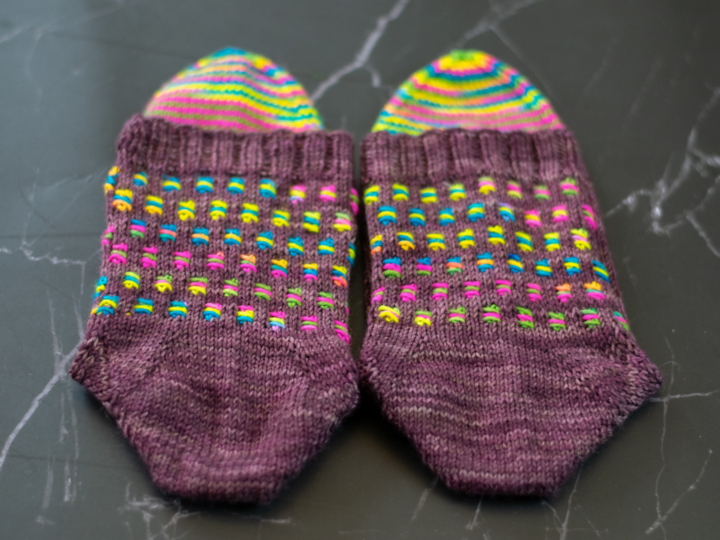 Strickanleitung Sockenmuster mit Hebemaschen "Cassis"