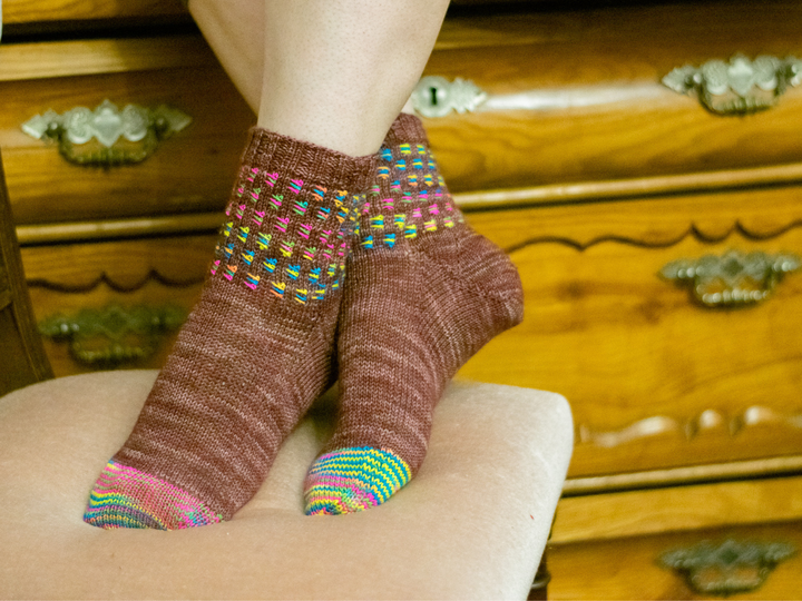 Strickanleitung Sockenmuster mit Hebemaschen "Cassis"