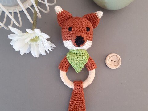 Babyrassel Fuchs Häkelanleitung