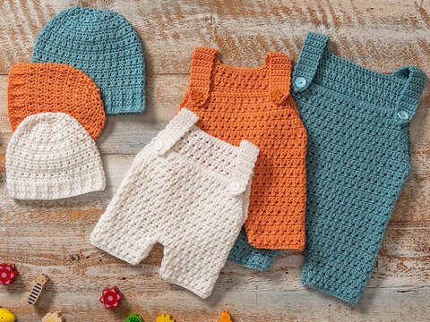 Latzhose mit passender Mütze