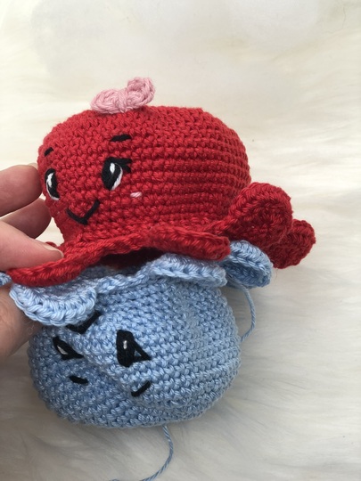 Häkelanleitung für zuckersüßer Wende-Stimmungs-Oktopus Olivia