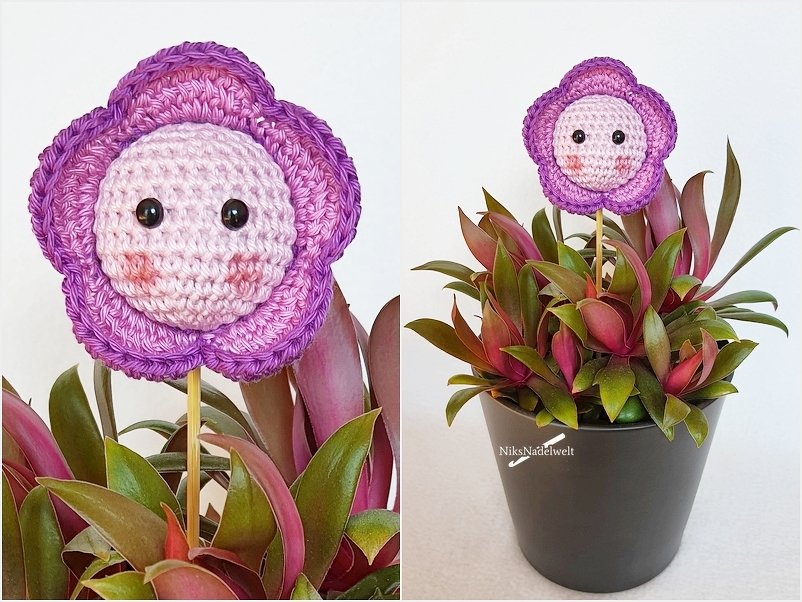 Zwei Ansichten eines gehäkelten Blumensteckers: lila Häkelblume mit Gesicht auf Stab in einer Topfpflanze.