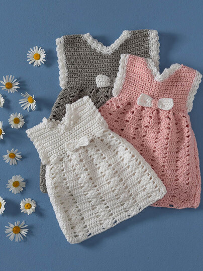 Kleid mit Mütze, gehäkelt