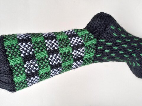 Strickanleitung für Socken mit litauischem Karomuster Gr. 44-45