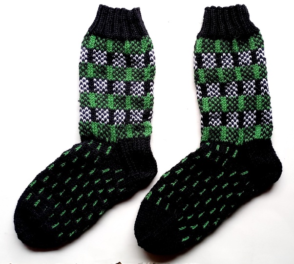 Strickanleitung für Socken mit litauischem Karomuster Gr. 44-45