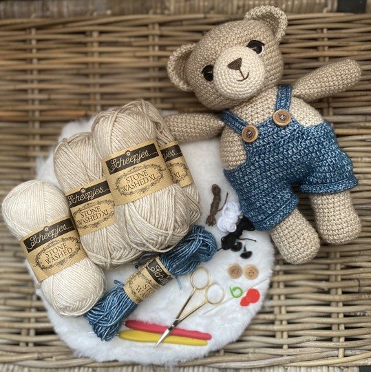 Teddy Fiete mit Latzhose, Häkelanleitung , Amigurumi, DIY
