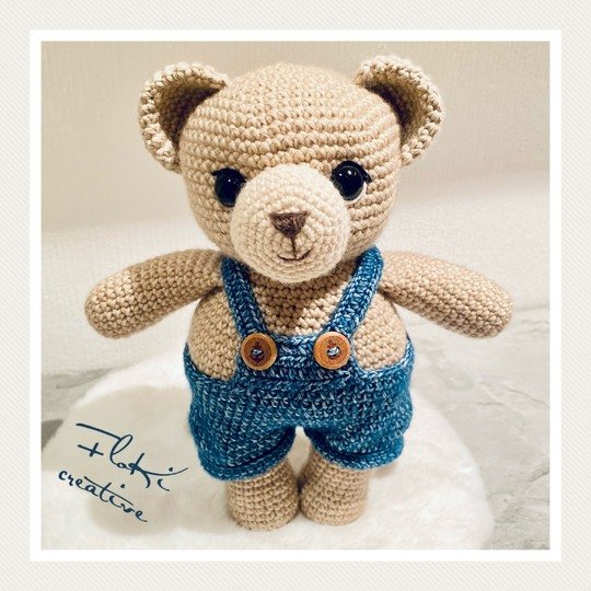 Teddy Fiete mit Latzhose, Häkelanleitung , Amigurumi, DIY