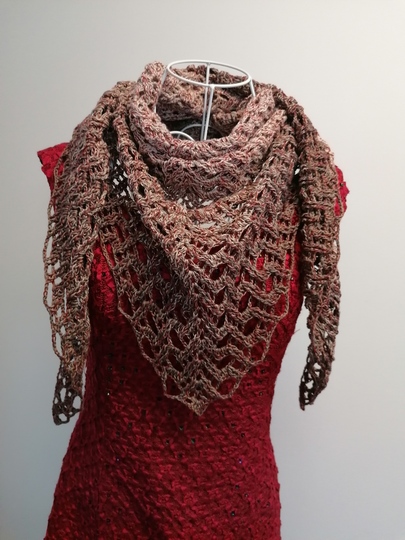 Triangular scarf „Tyana BE“ – crochet pattern