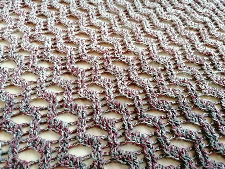 Triangular scarf „Tyana BE“ – crochet pattern