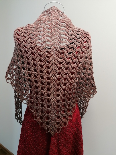 Triangular scarf „Tyana BE“ – crochet pattern