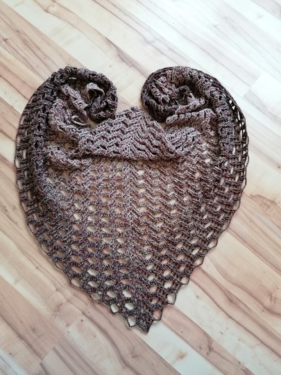 Triangular scarf „Tyana BE“ – crochet pattern