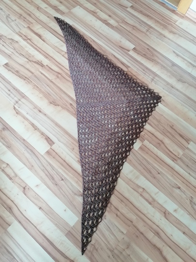 Triangular scarf „Tyana BE“ – crochet pattern