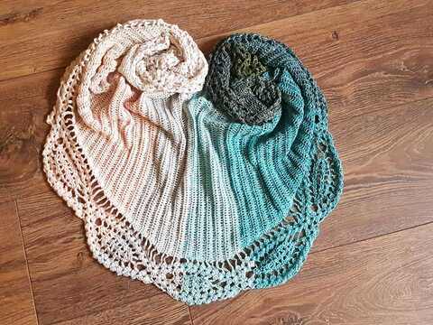 Häkelanleitung Dreieckstuch Blätterwald