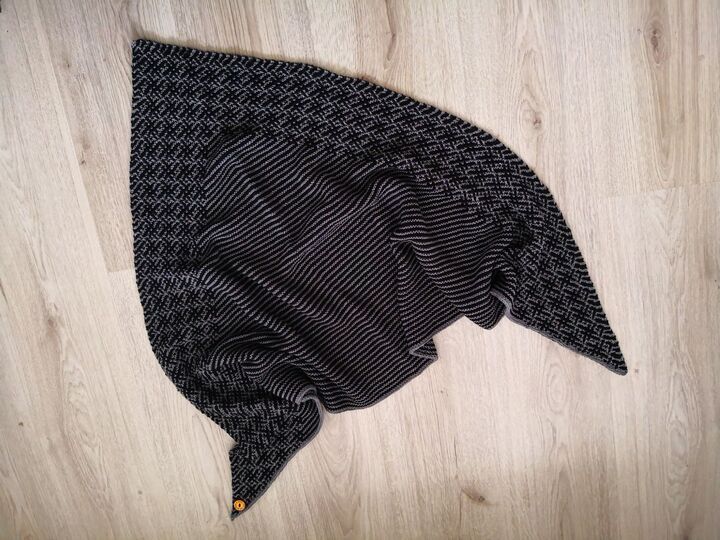 Debbie - gestricktes Tuch  Bundle von 4 Modellen A, B, C + D