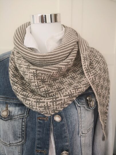 Debbie - gestricktes Tuch  Bundle von 4 Modellen A, B, C + D