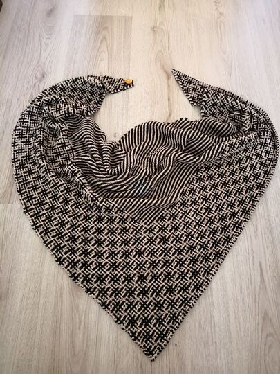 Debbie - gestricktes Tuch  Bundle von 4 Modellen A, B, C + D