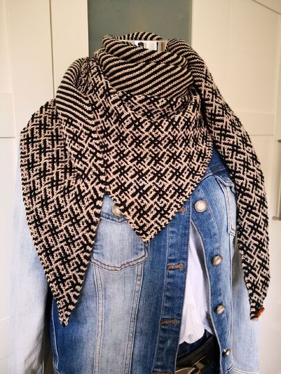 Debbie - gestricktes Tuch  Bundle von 4 Modellen A, B, C + D
