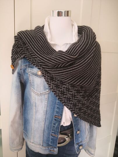 Debbie - gestricktes Tuch  Bundle von 4 Modellen A, B, C + D