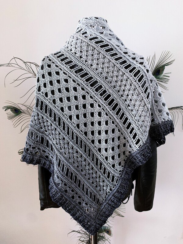 Crochhet Pattern Triangular Scarf "Endeis"